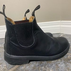 Kids Blundstone casual boot. Size 2, black